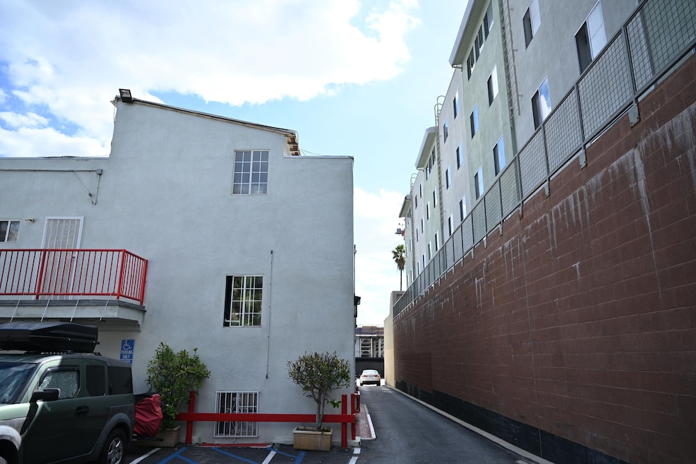 Hollywood Stars Inn 52/63
