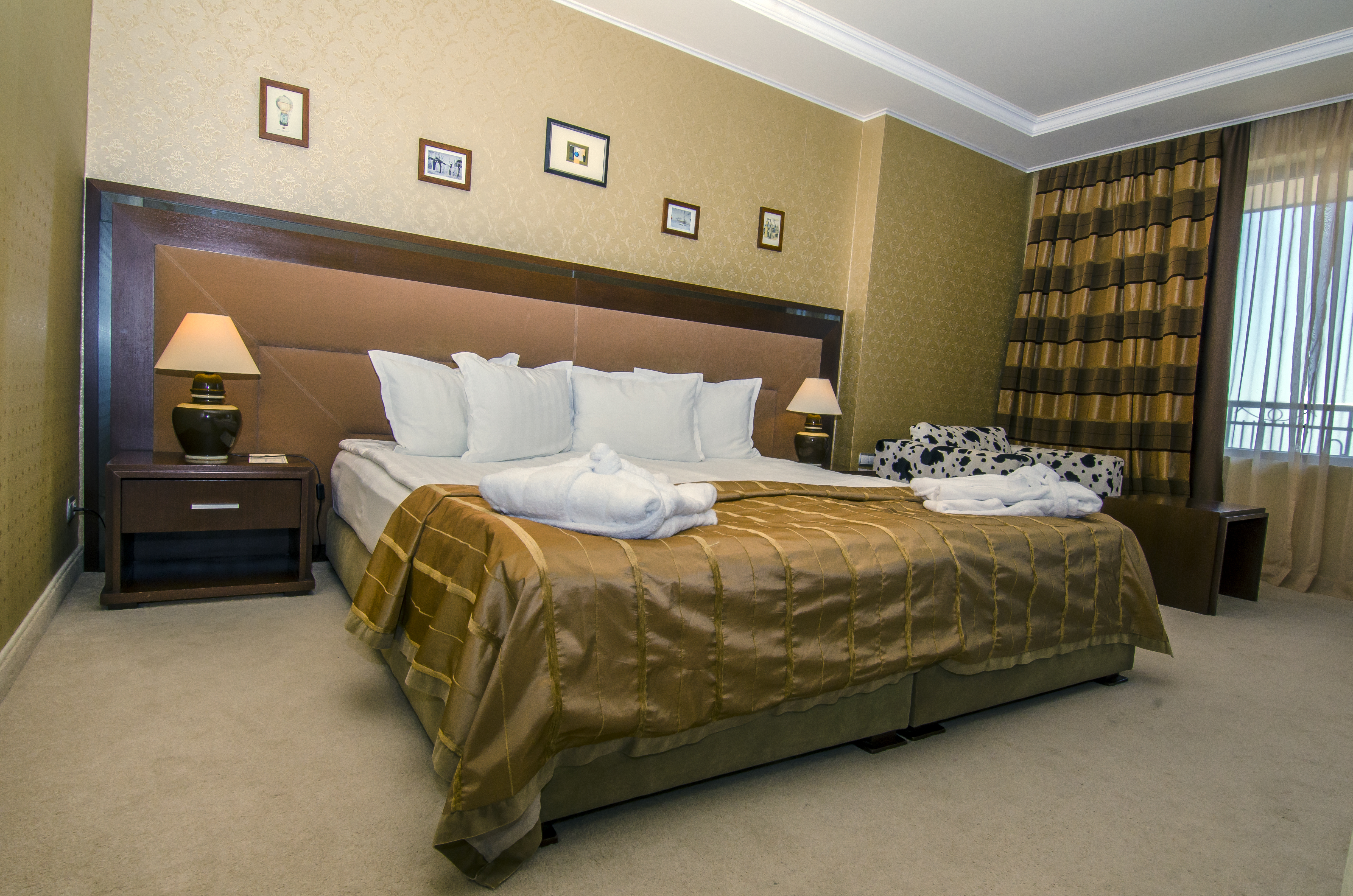 Admiral Hotel 11/36