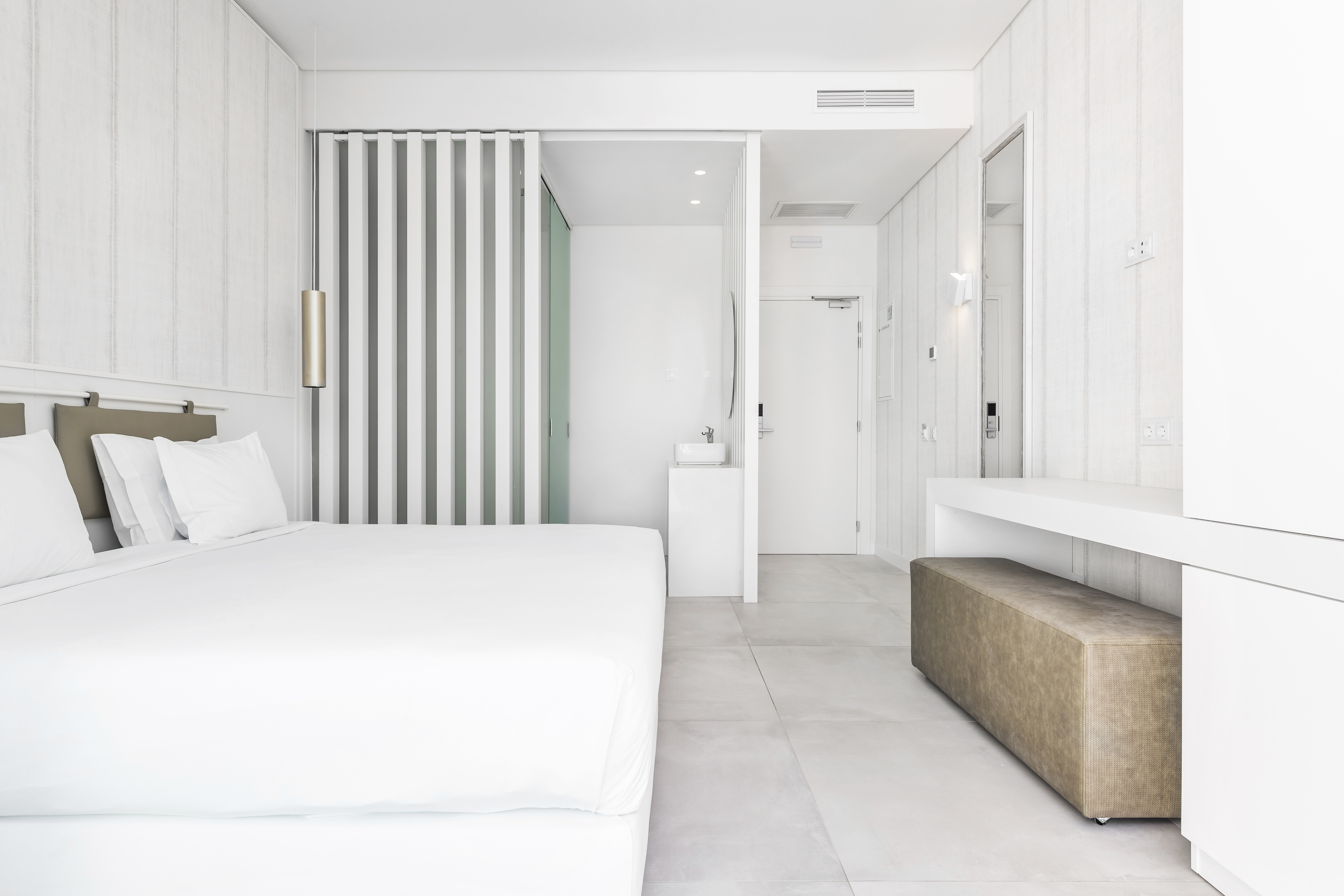 ROOM, DOUBLE BED
