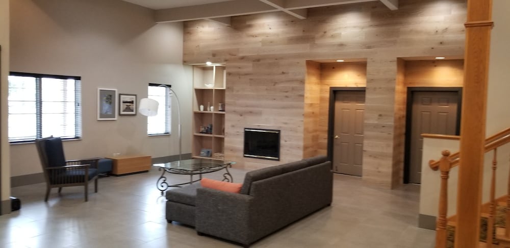 Portage Inn & Suites 14/26