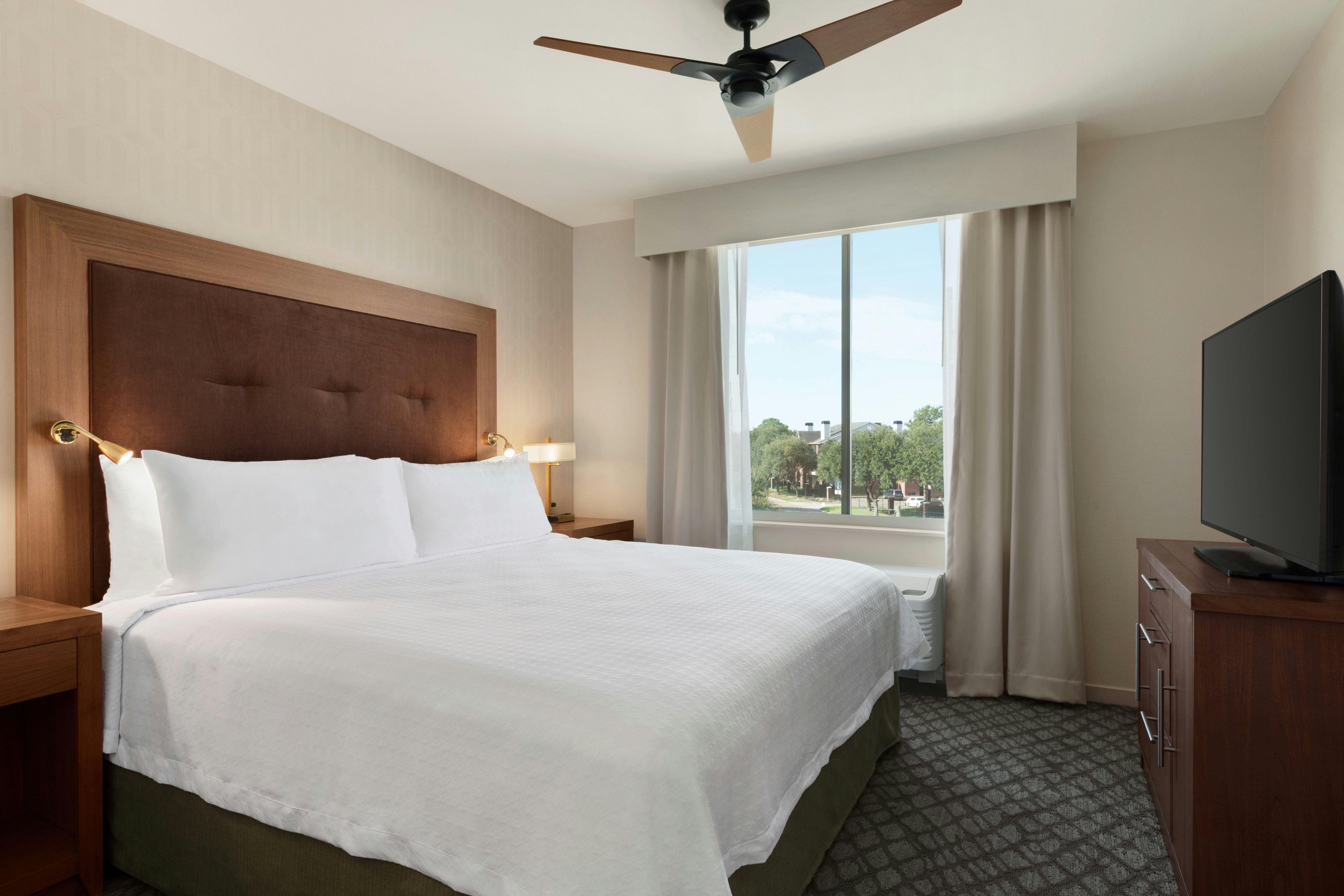 1 BEDROOM, SUITE, KING BED