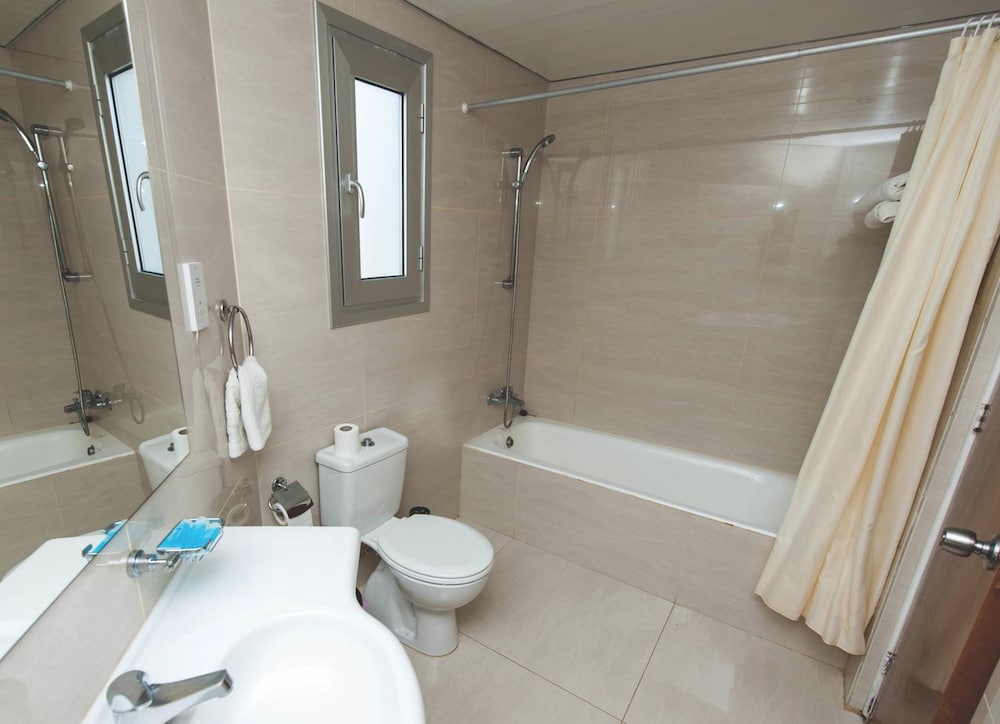 Marlita Beach Hotel Apartments 50/50