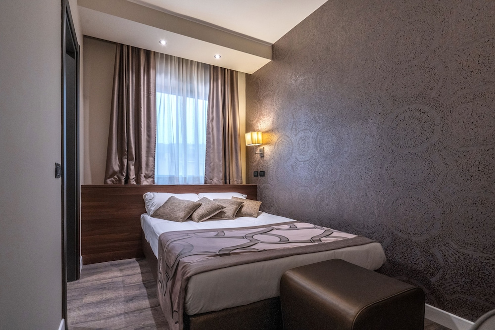 Smart Hotel Holiday 20/50
