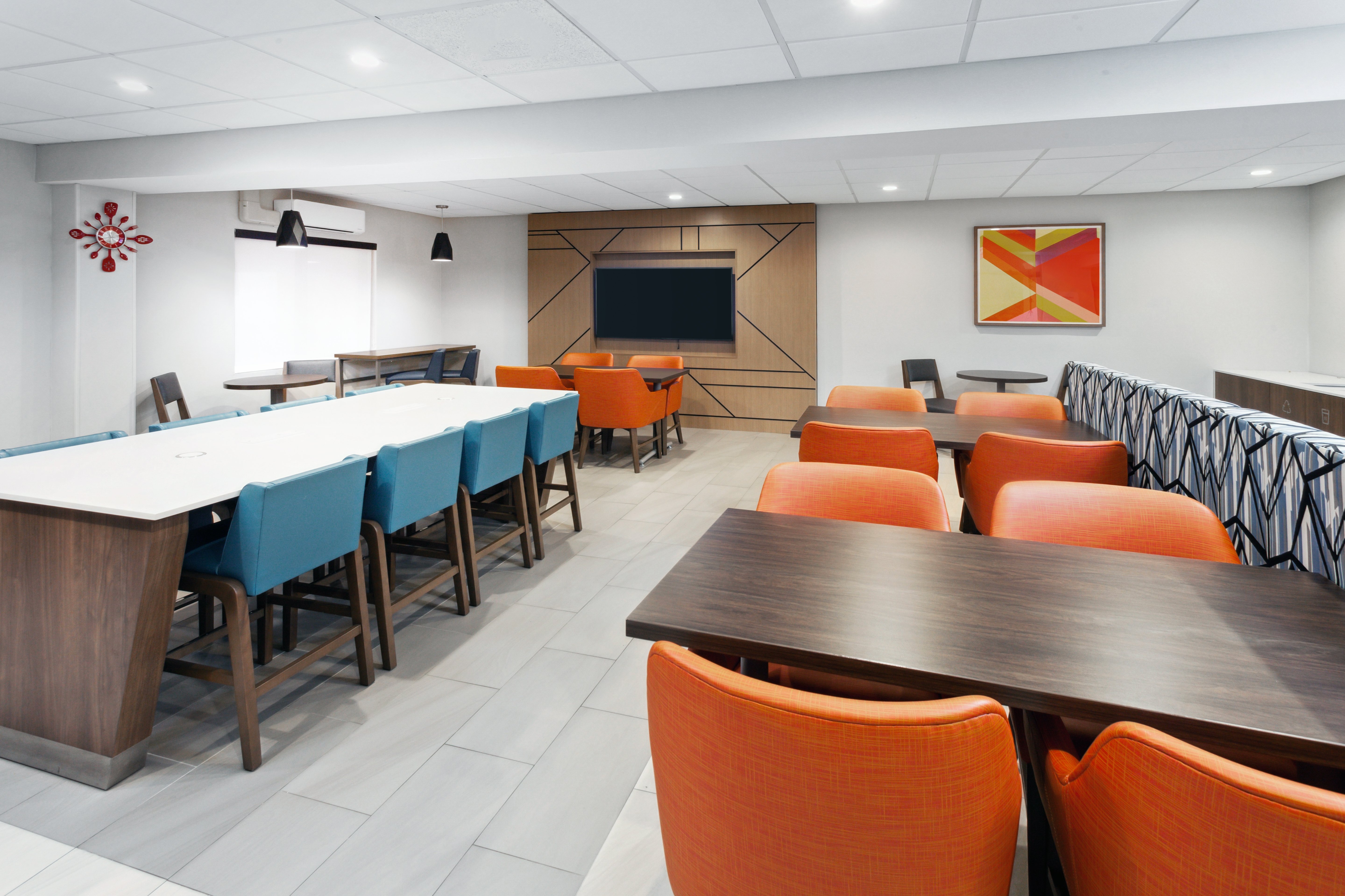 Holiday Inn Express Cleveland Airport Brookpark 37/50
