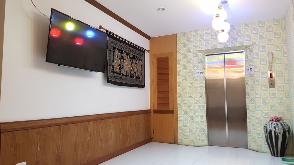 Green Harbor Hotel And Service Apartment 11/67