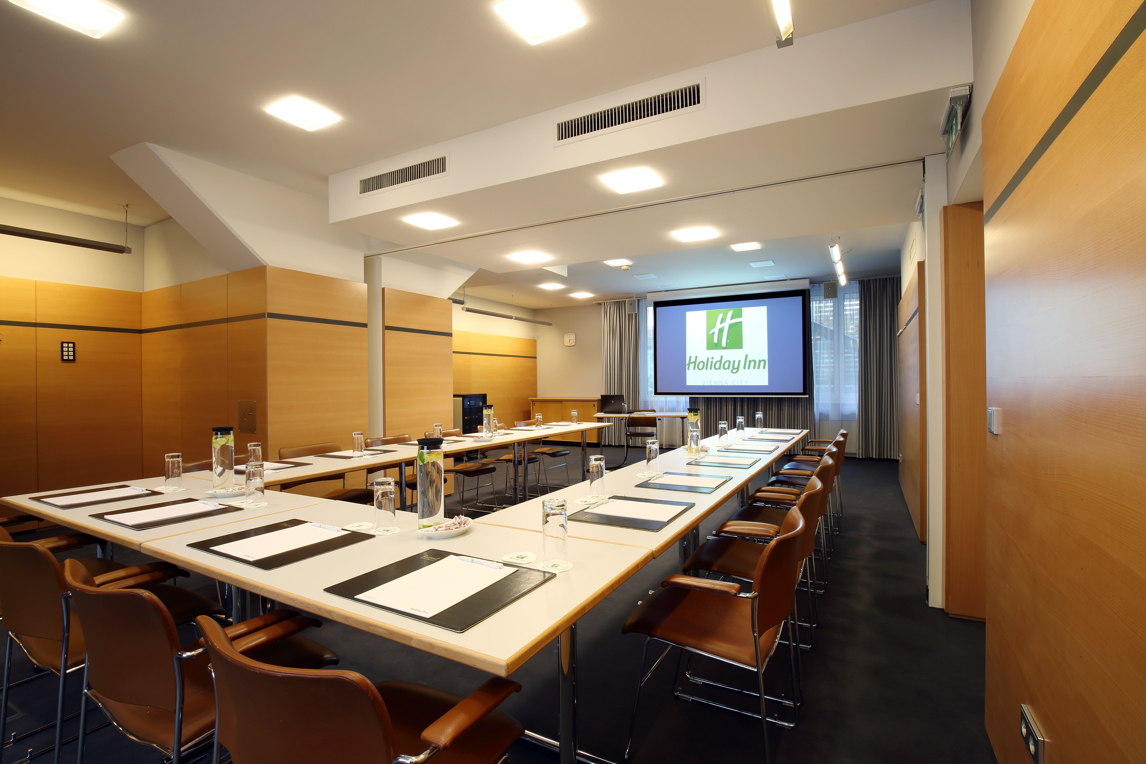 HOLIDAY INN VIENNA CITY 64/74