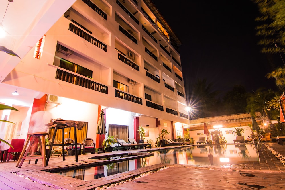 MEKONG ANGKOR PALACE HOTEL 6/70