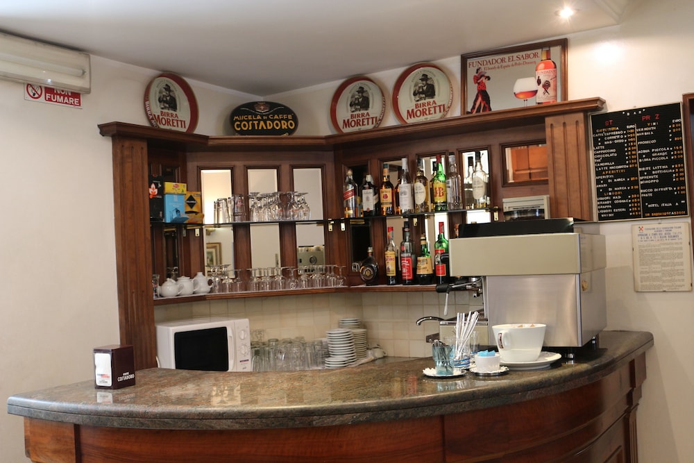 Hotel Italia 48/51