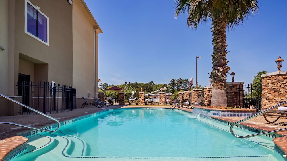 Best Western Plus Crown Colony Inn and Suites 3/59