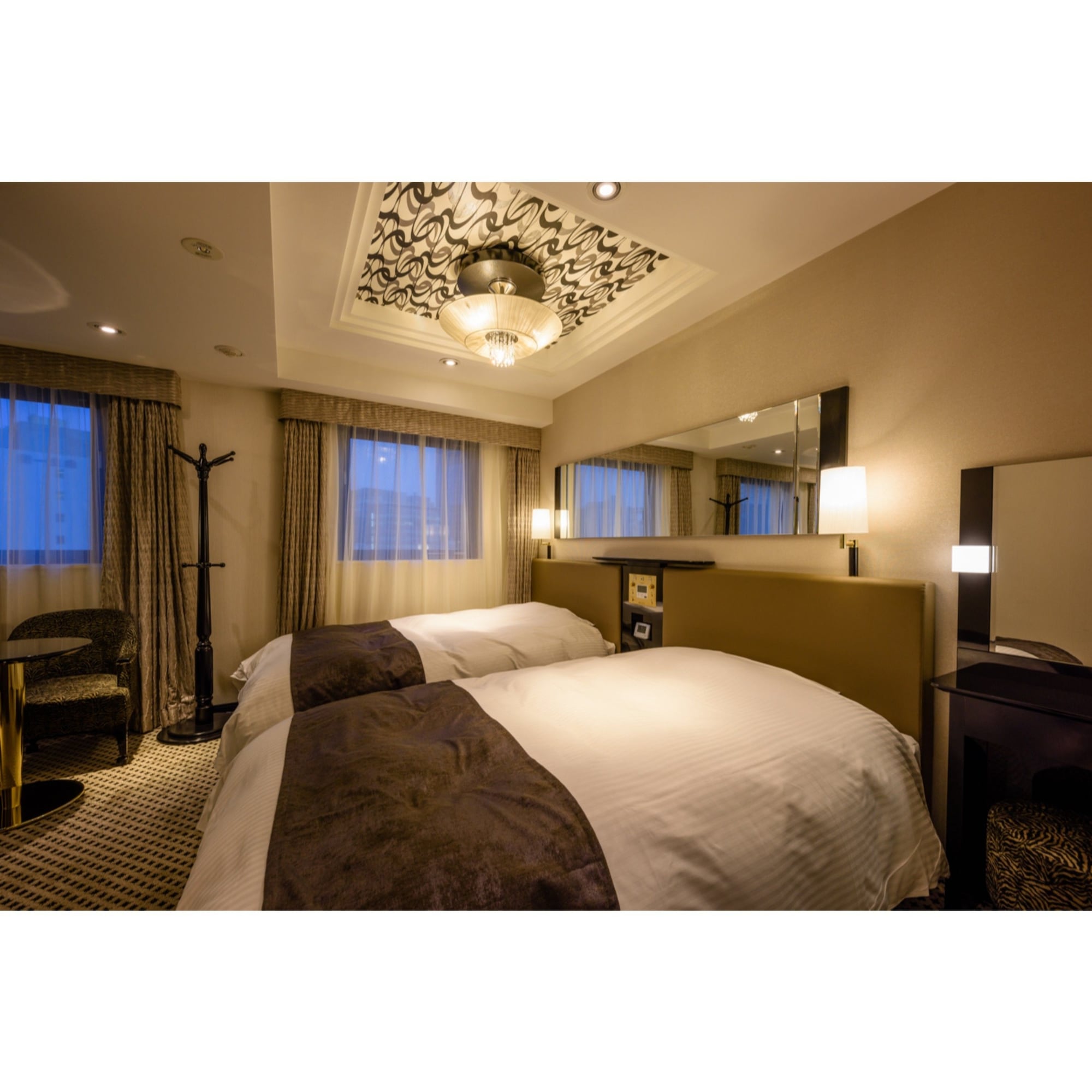 DELUXE, TWIN BEDS