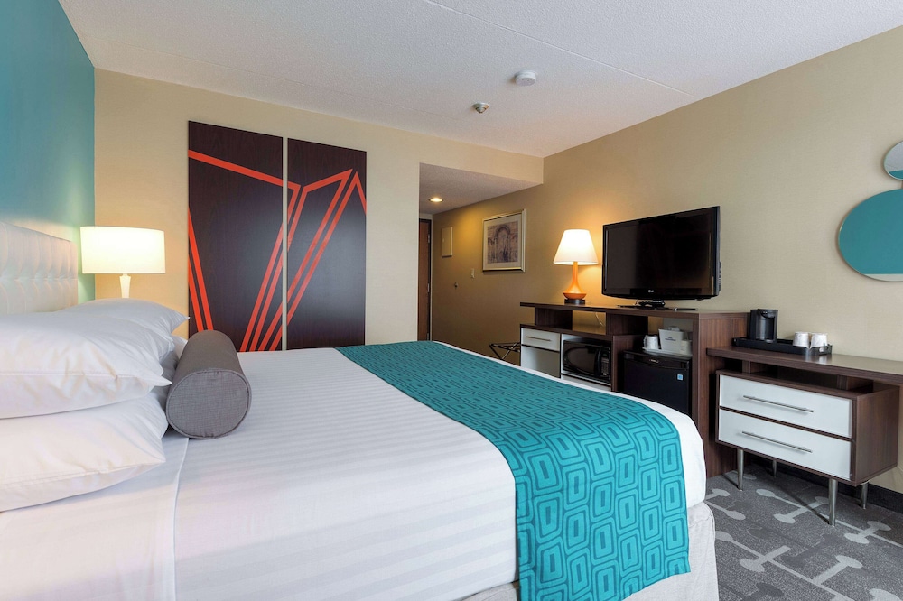 ROOM, KING BED