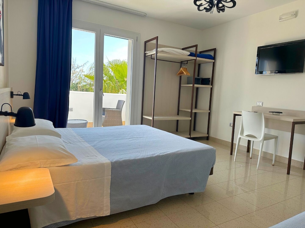 Donnosanto Hotel 15/50