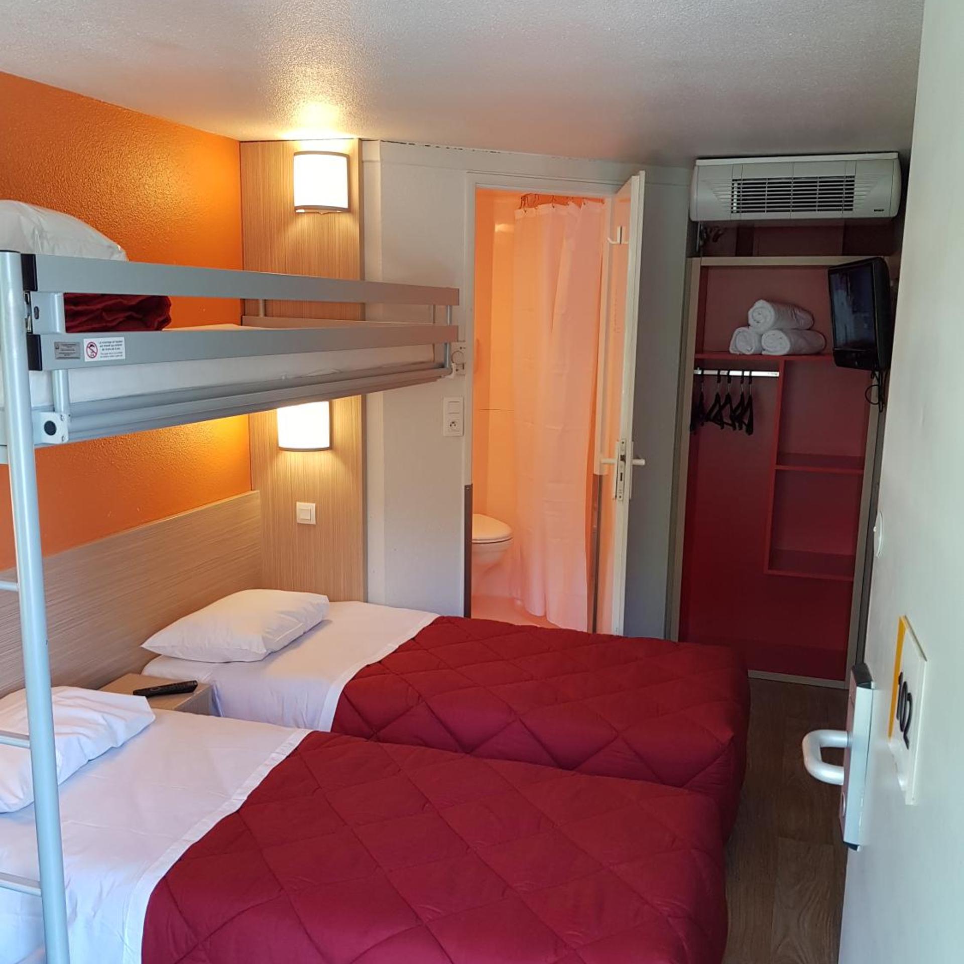 Room, Triple
