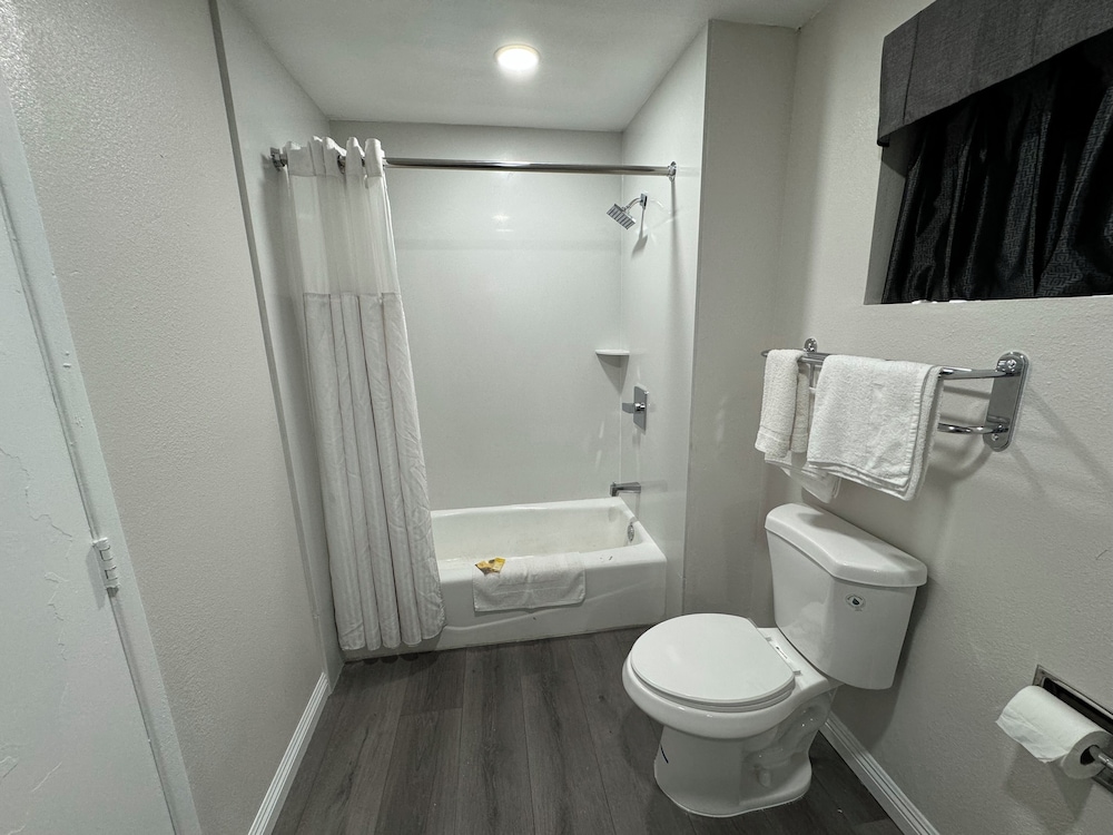 Five Star Inn West Covina 40/42