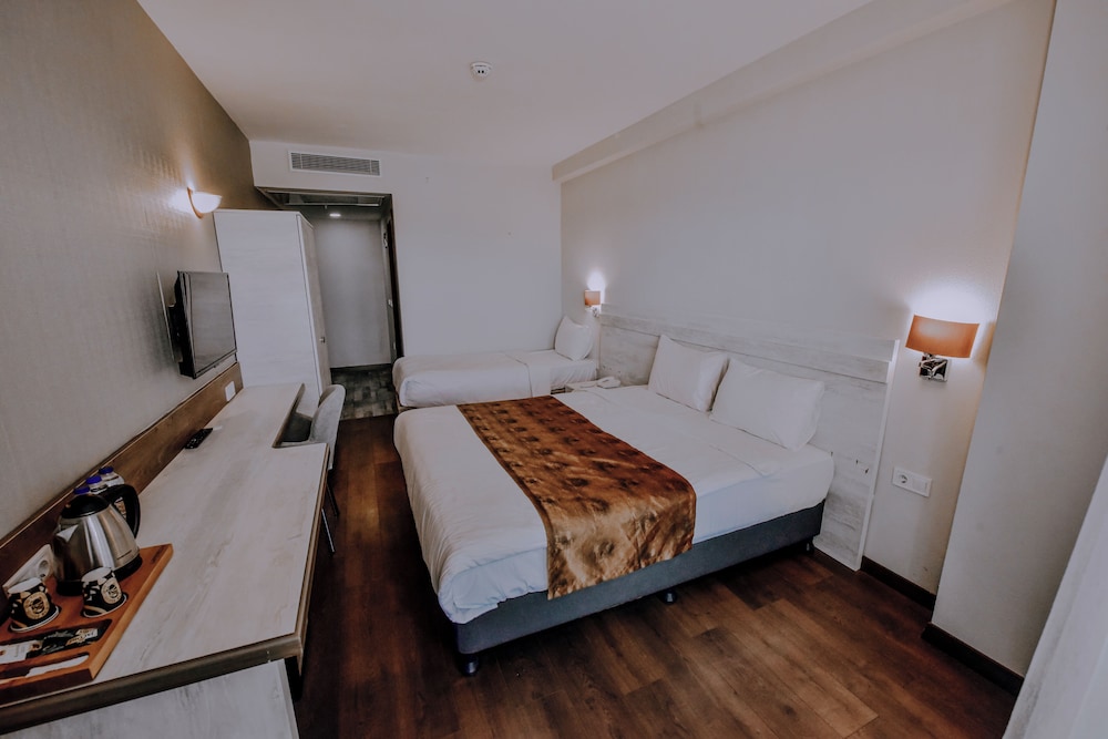 Kanyonvadi Hotel 5/47