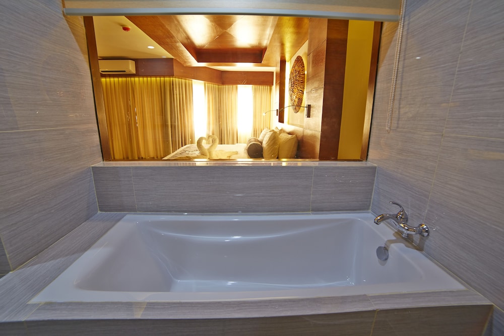 CEBU WHITE SANDS RESORT AND SPA 48/50