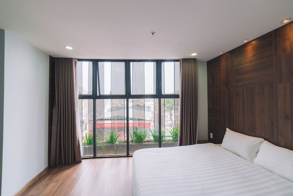 3 BEDROOMS, DELUXE, APARTMENT