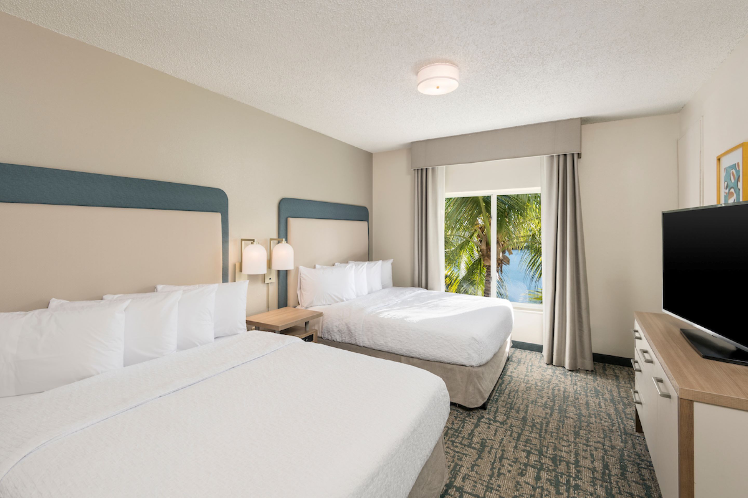 2 BEDROOMS, SUITE, KING BED, 2 QUEEN BEDS, 2 BATHROOMS