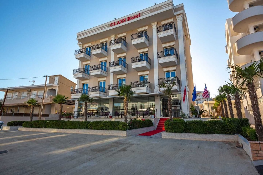 Class hotel in Ksamil