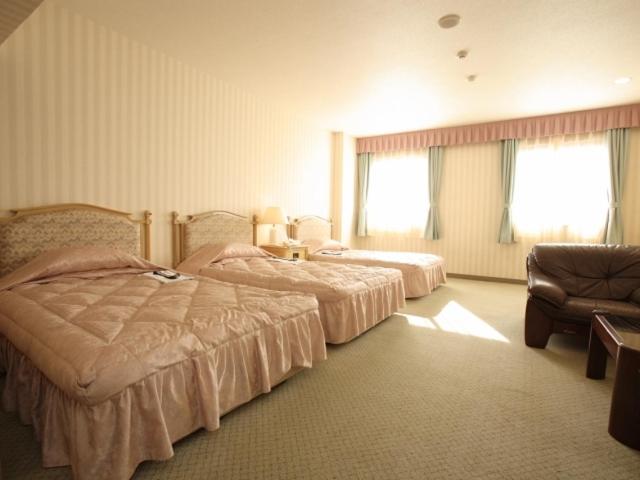 ROOM, TRIPLE