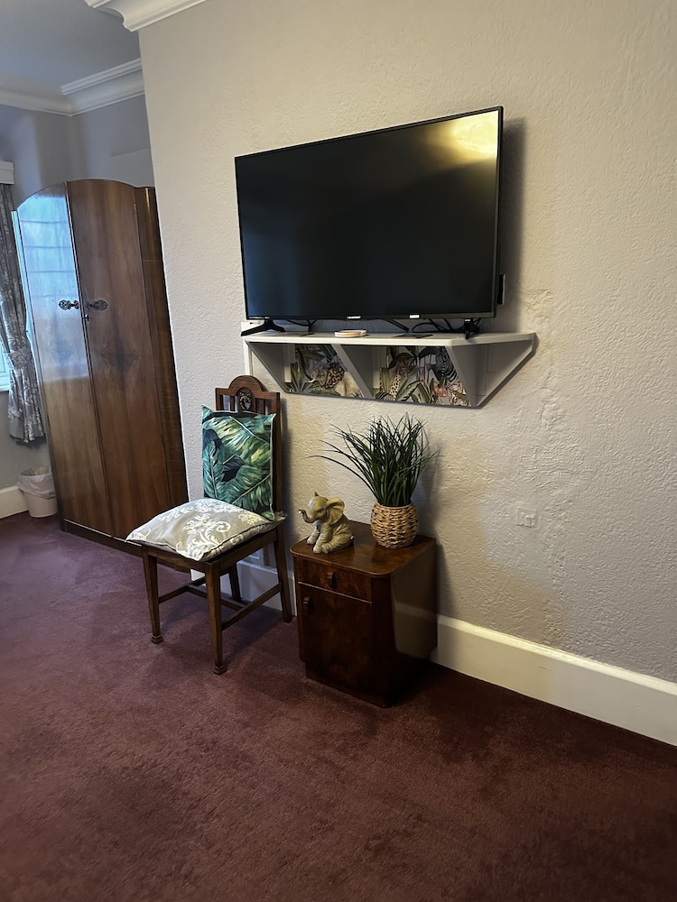 The White Lodge 40/50