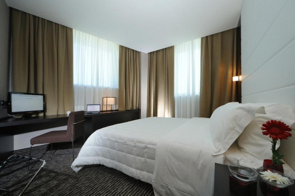 غرفة بسرير كينج، H2C HOTEL MILANOFIORI 8/10