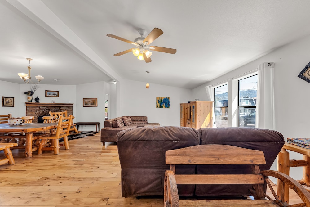 Country Club Chalet 28/43