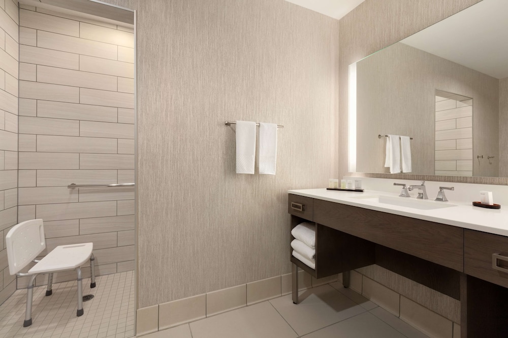 Embassy Suites By Hilton San Antonio Brooks Hotel & Spa 14/67