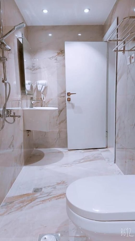 فندق جولدن العرين(Golden Al Areen Hotel Abha) 24/24