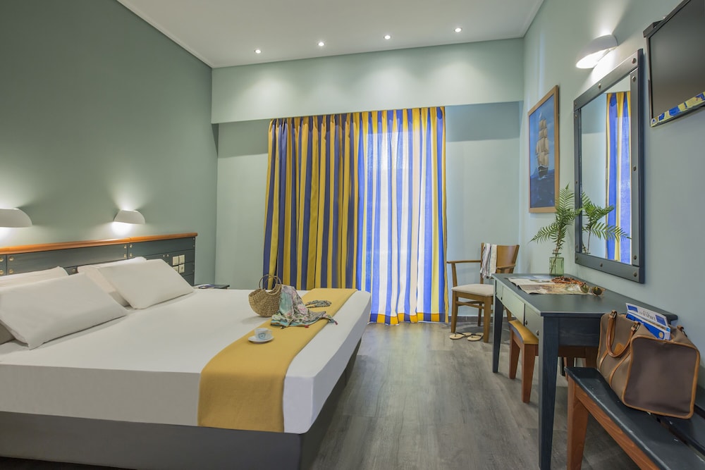 Golden Coast Hotel and Bungalows 18/75
