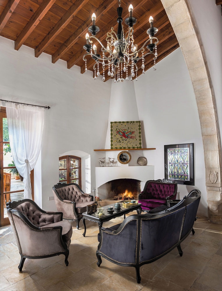 OINOESSA TRADITIONAL BOUTIQUE HOUSES 32/50