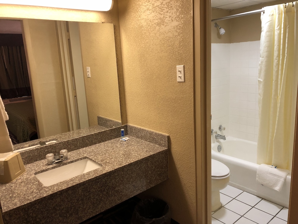 Travel Inn Bristol Near State Street (ex Rodeway Inn) 11/24