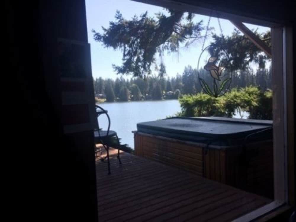 Cottage Lake Bed And Breakfast 11/50