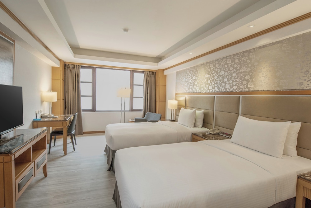 BUSINESS, TWIN BEDS