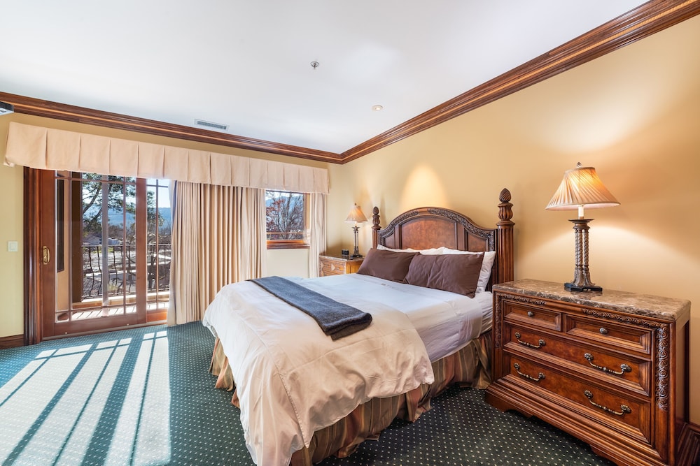 Peck, Suite, King Bed
