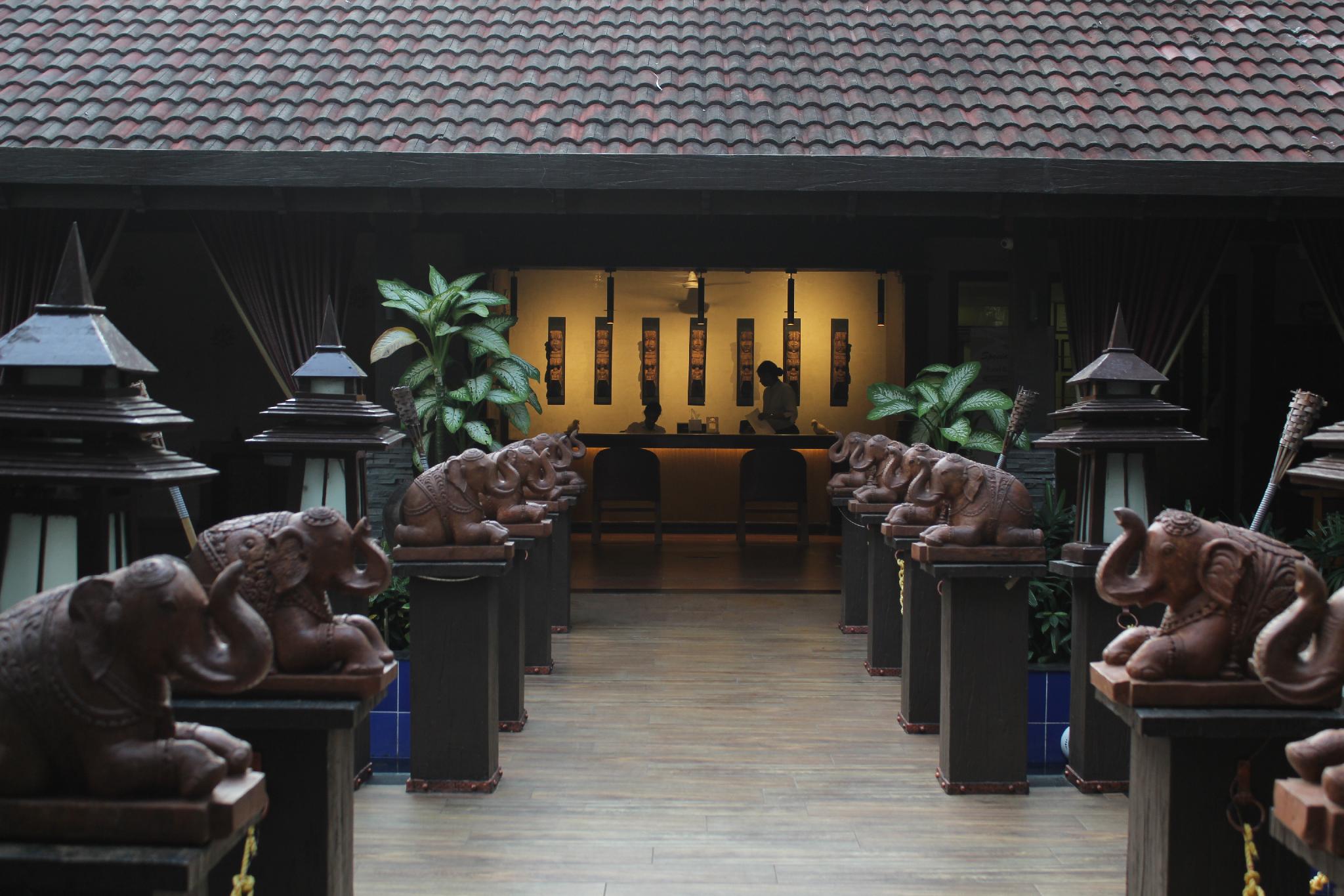 FENICIA RIVERSIDE RESORT 28/42