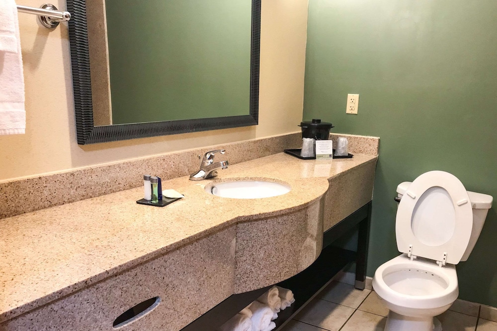 Spark by Hilton Shepherdsville Louisville South 30/43