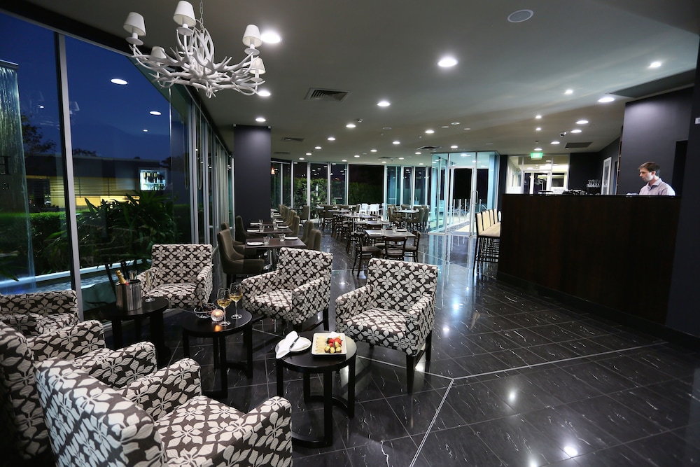 Springfield Lakes Hotel 38/49