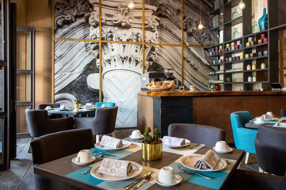 Meson de Santa Rosa Luxury Hotel 57/70