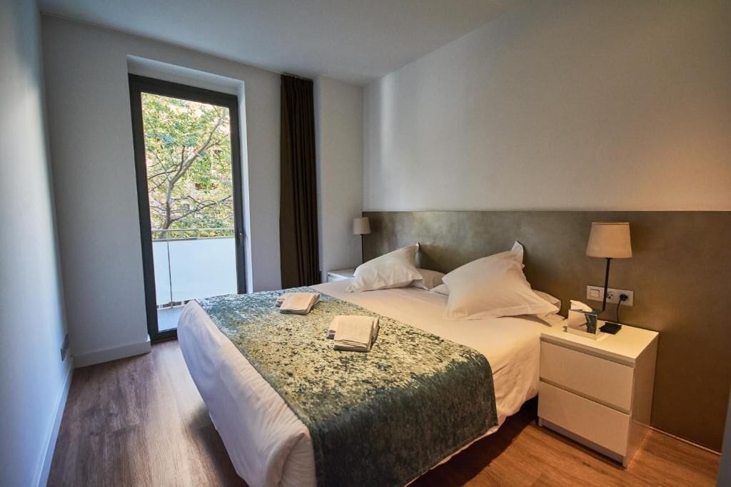 1 BEDROOM, SUITE