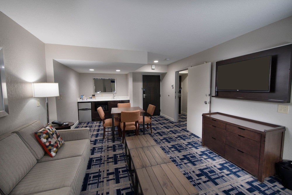 Four Points by Sheraton Charlotte - Lake Norman 25/42