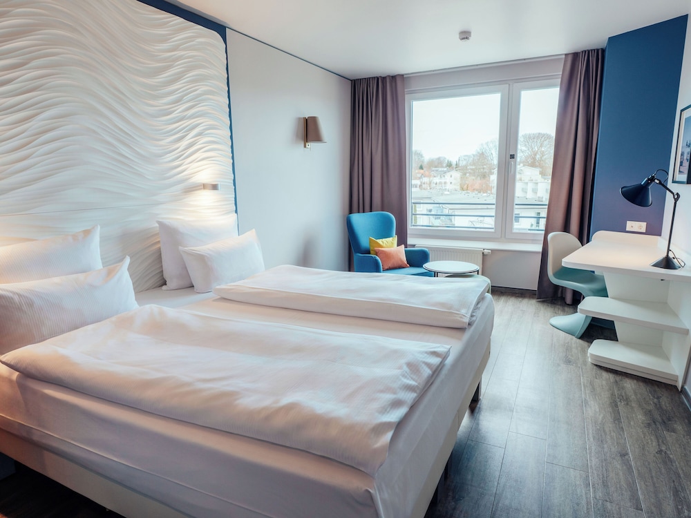 Room, King Bed, Land View
