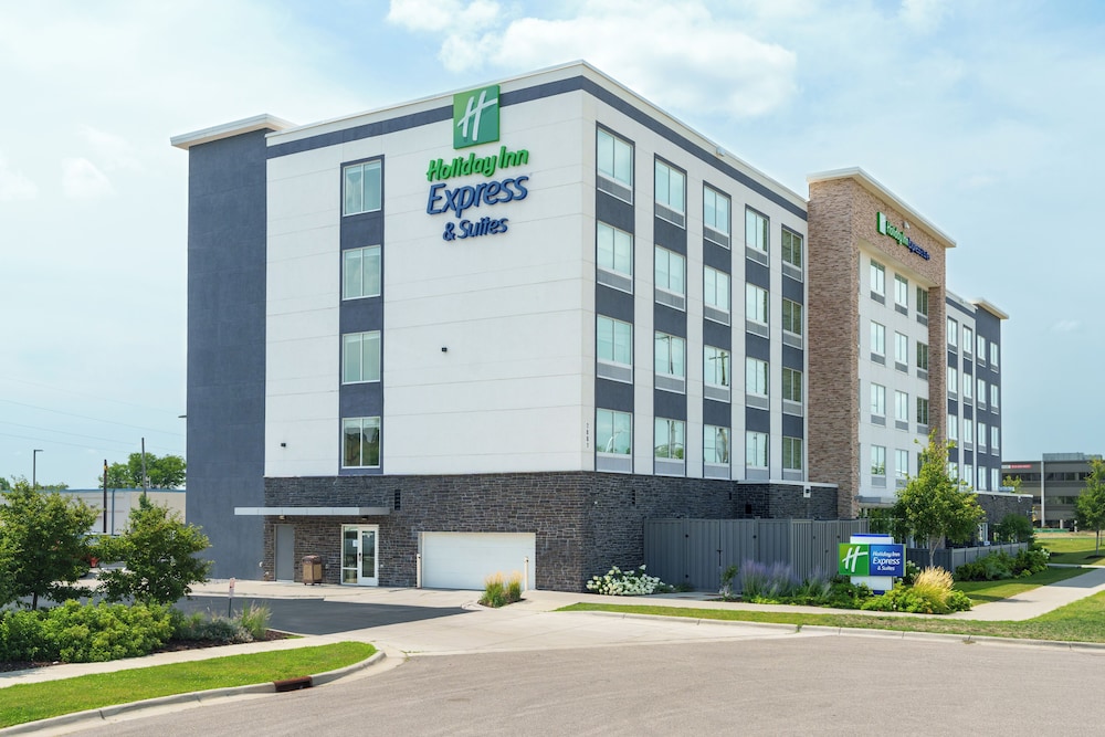 Holiday Inn Express and Suites - Mall of America - MSP Airport 4/68