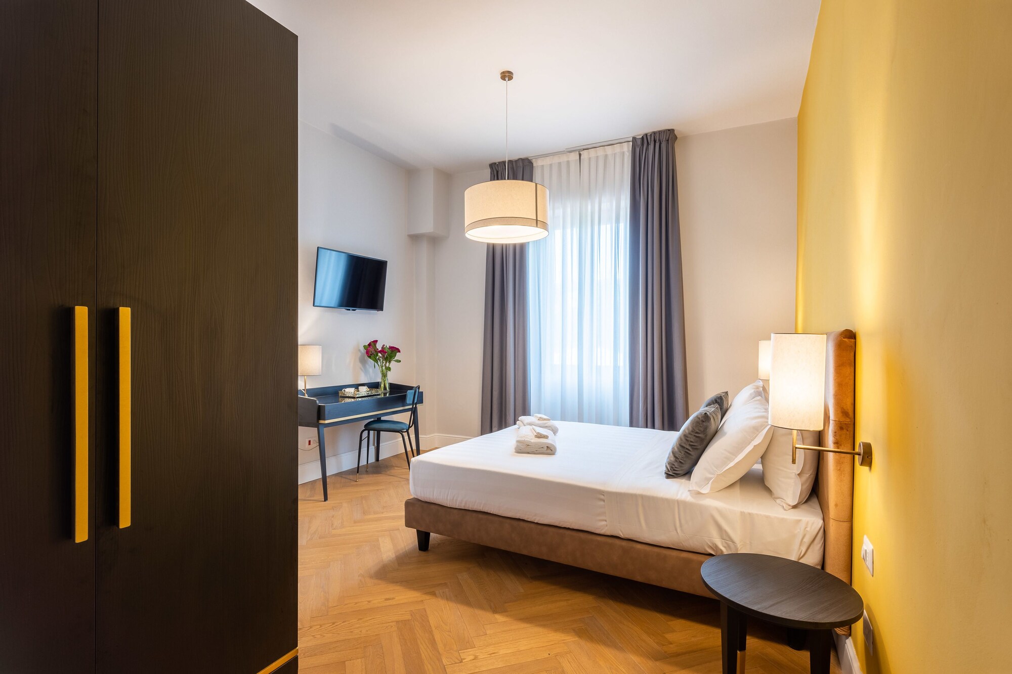 SUPERIOR, DOUBLE OR TWIN BED