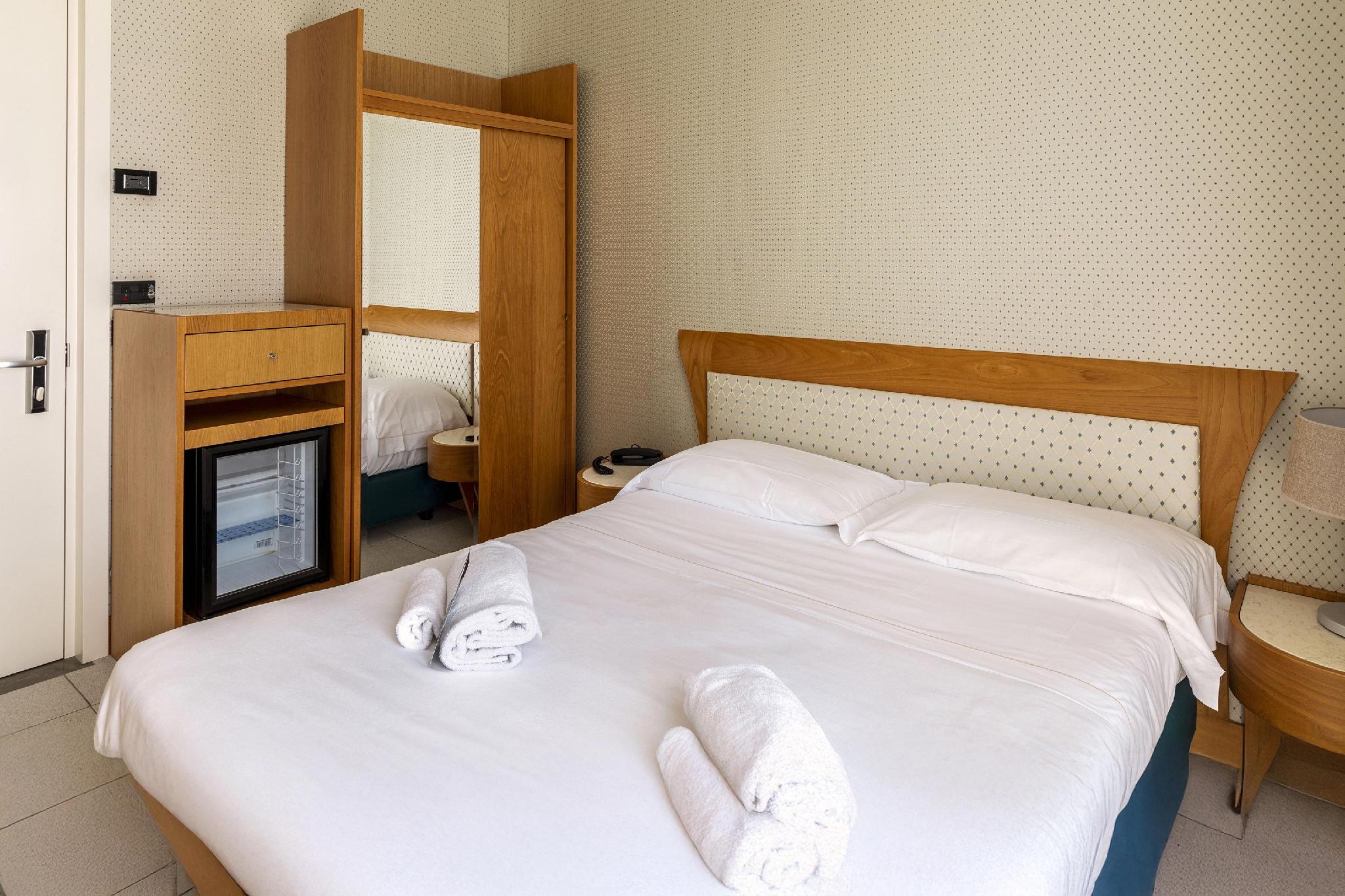 Room, Double Bed