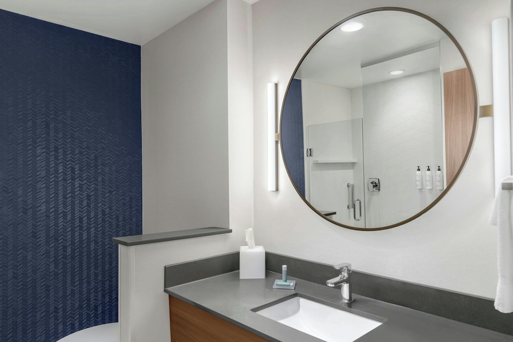 Fairfield by Marriott Inn & Suites Norwalk 32/34