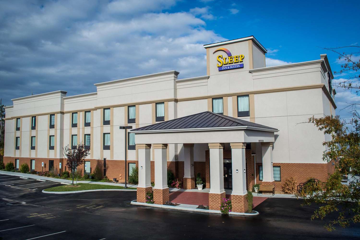 Sleep Inn & Suites Harbour Pointe VA 2/20