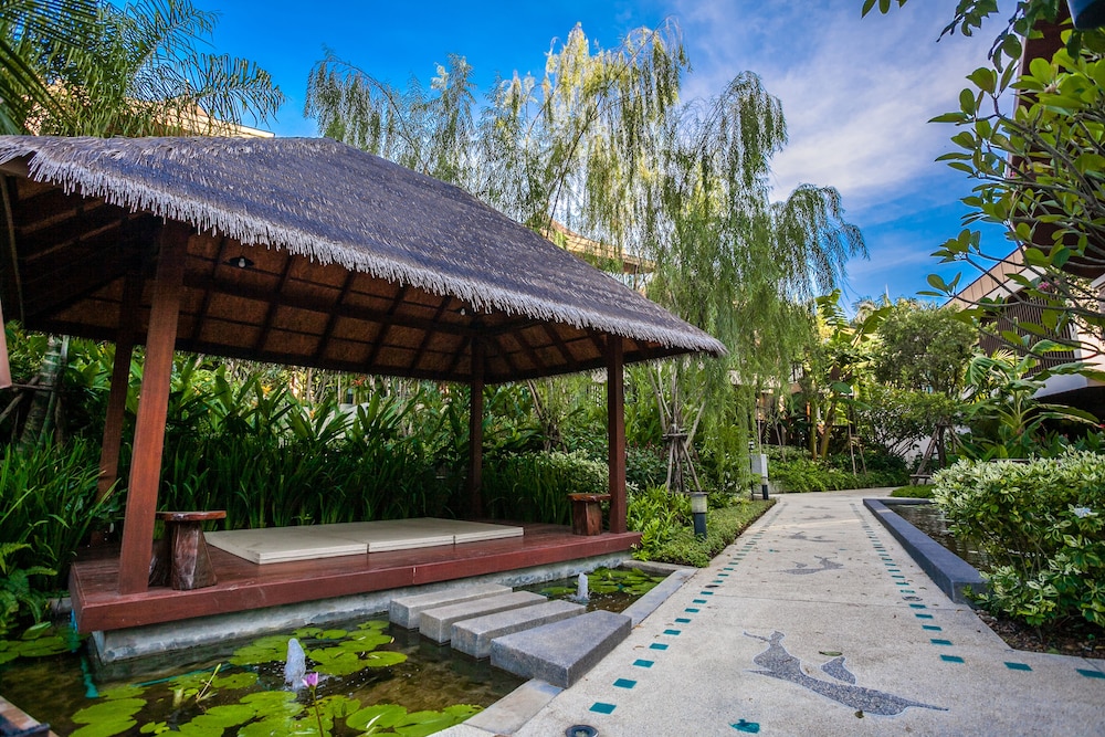 HULA HULA RESORT l truly tropical and fun wellness in KRABI
