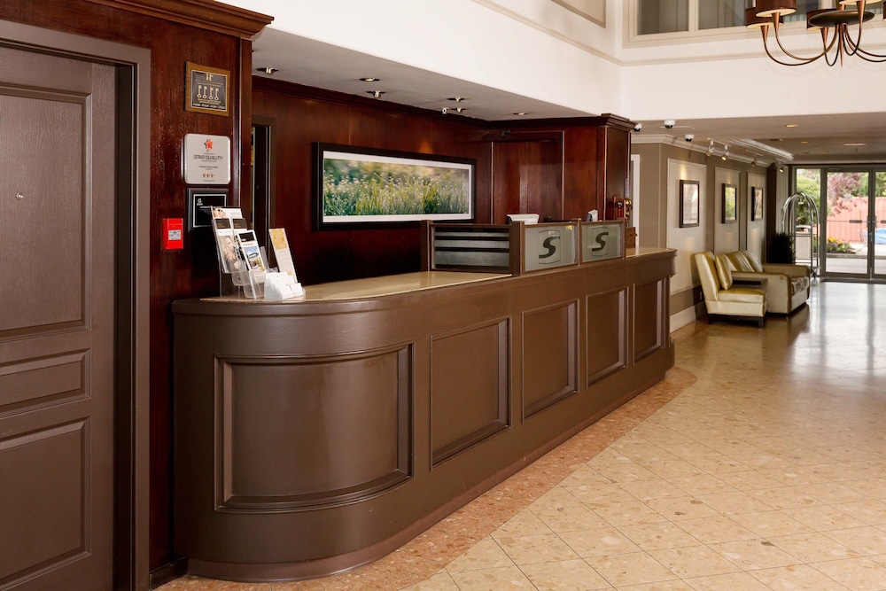 Sandman Hotel Langley 11/47