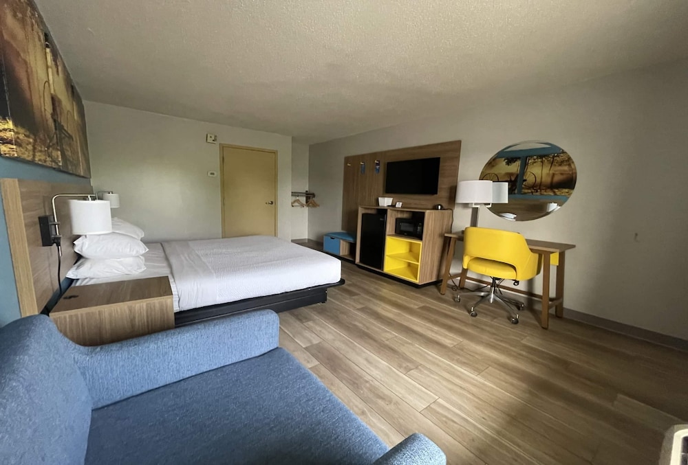 Days Inn And Suites By Wyndham York 9/28